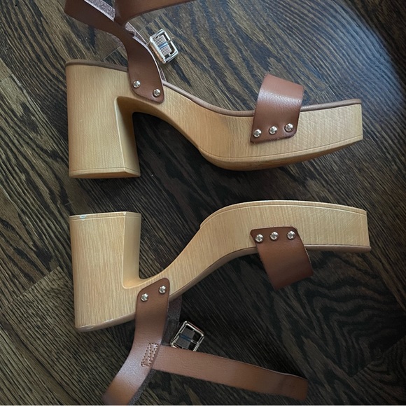 Heels - Picture 3 of 6